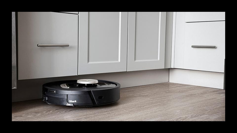 Robotic mops with AI mapping