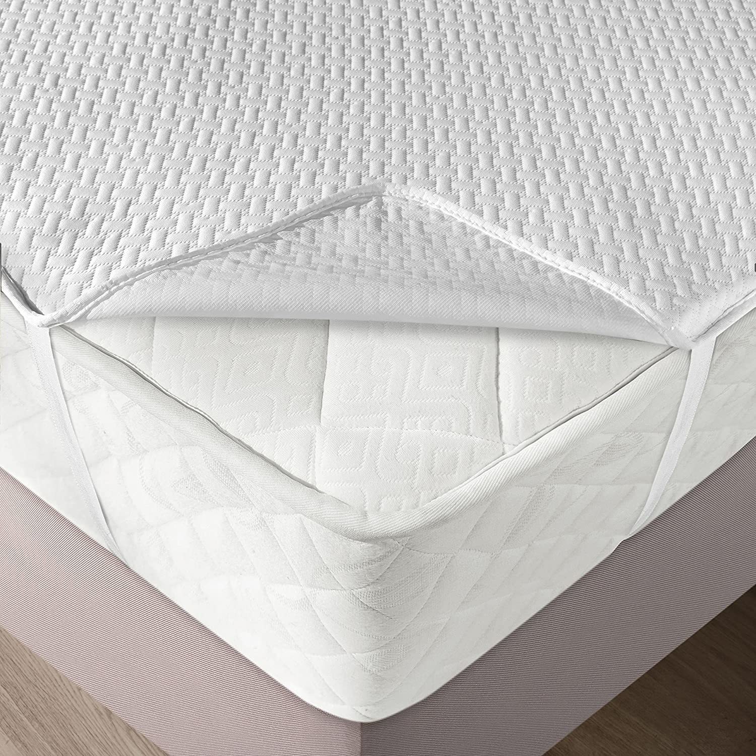PlushDeluxe Premium Bamboo Mattress Protector