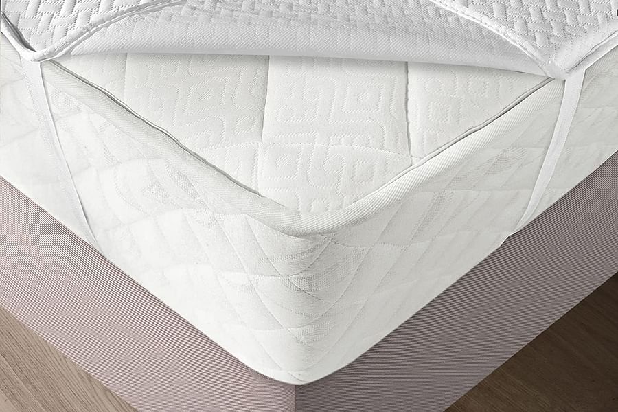 PlushDeluxe Premium Bamboo Mattress Protector
