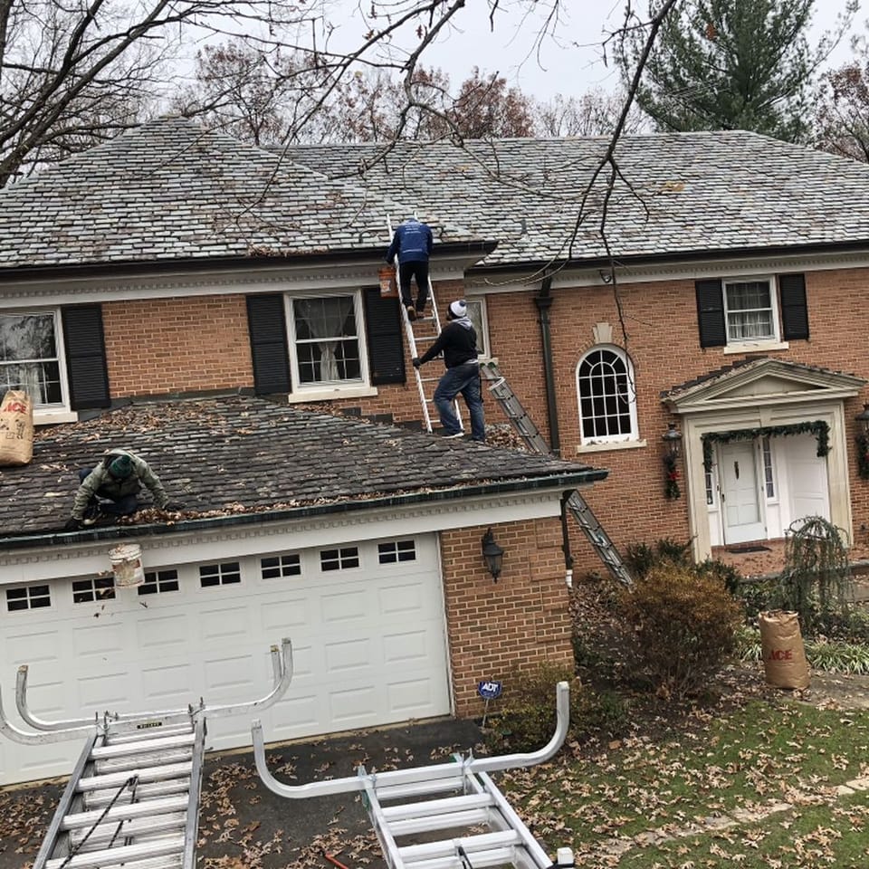 Neighbourhood Solutions: How to Find the Best Gutter Cleaning Service Near You